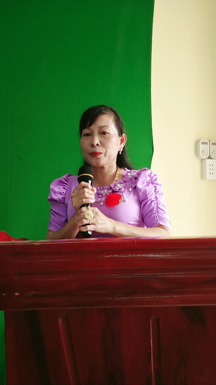 Cô Nguyễn Thị Trúc Ly Trình bày Báo Cáo Tham Luận Phong Trào GVCN Giỏi